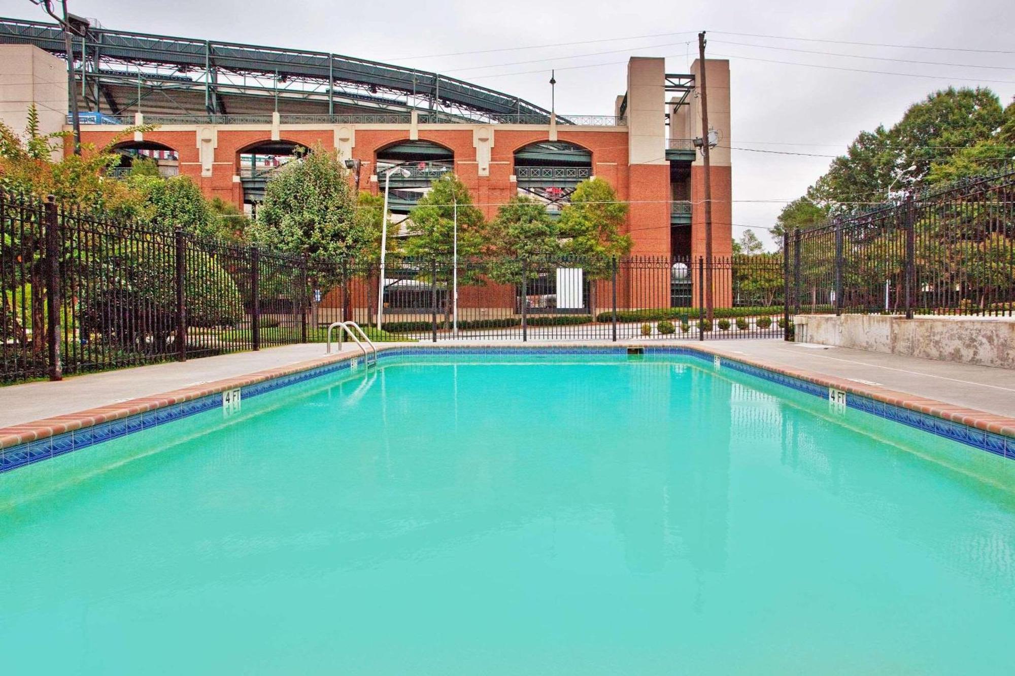 Country Inn & Suites By Radisson, Atlanta Downtown Exterior photo
